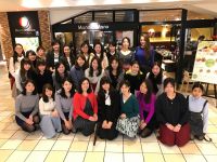 今日はお昼に池袋パルコのTrattoria&Dolce caf Mano-e-Manoで東京音大　菅クラスの学部４年生、大学院２年生、１４名の追い出しコンパでした。門下のコンパでは、万遍なく全員とお話ができるように、30分刻みくらいで私が各テーブルをまわってお話をしています。お話をしているうちに、どの学年にも、私のマネが物凄く上手いヒトがいることが分りました。今度ぜひ、こっそり、私のマネを見てみたいです。かく言うワタクシも学生の頃、今は亡き師、M先生のマネが絶品と言われておりました。時代は繰り返します。