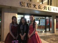 読売新人演奏会を聴きに上野の東京文化会館に行ってまいりました。今年は東京音大の門下から鈴木遥佳さん、森山綾子さんの2名が出演しましたが、お二人とも立派に役目を果たしてくださいました。どんな大ホールでも自分のフォームを変えないで歌えることって、すごく大切なこと。五階席まであるここ文化会館大ホールで、お二人とも伸び伸びと歌っていらっしゃったのが印象的でした。