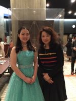 東京音大 卒業演奏会を聴きに行ってまいりました。写真はロッシーニ 歌劇「ラ・チェネレントラ」より「悲しみと涙のうちに生まれて」を演奏された門下のメゾソプラノ、村﨑葵さんと。 音域の広い難曲ですが、低音から高音までムラなく輝く声で、会場のお客様からもブラボーを頂いていました。5月の読売新人演奏会も楽しみです。