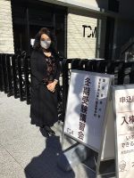 １２月２４日から４日間に渡って開催された東京音大冬期受験講習会が無事終了しました。私も８名ほどのレッスンを担当しましたが、皆さんよく準備されていて、密度の高いレッスンになりました。レッスン後に皆さんにキャンパスの印象を伺ったところ、多かったのが「学食がとにかく美味しい」でした。（←そっちですか）講習会参加者は期間中、学食でランチをタダで食べられる特典が高評価だったようです。レッスンでは色々とアドバイスをさせて頂きましたが、受験生の皆さんにはそれを１００%鵜呑みにするのではなく、今皆さんが師事されている先生にもよく相談してください、と申し上げました。もう受験まであまり時間もありませんので、皆さんのことを一番よく知っている先生のご判断を尊重して頂きたいと思います。一段と寒さが厳しくなってまいりました。この時期に一番大切なのは、なんと言っても寒さ対策と乾燥対策です。受験生の皆さんが万全の体調で入試の日を迎えられるよう、お祈りしています。