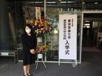 今日は東京音大池袋キャンパスで令和５年度の入学式でした。好天にも恵まれて、新入生の皆さんにとっては一生の思い出に残る１日になったのではないでしょうか。晴れて東京音大生となった皆さんには、音楽技術の研鑽はもちろんですが、　①自ら模索して学んでいく勉強のしかたと、　②年齢も立場も異なる様々な人とのコミュニケーション能力を是非、身につけてほしいと思います。これらこそ、今後どのように社会環境が変化していこうともたくましく生きていける、人間力の基礎となるものですから。