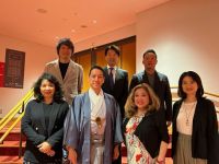 今日は横浜みなとみらい小ホールで、第25回日本演奏家コンクール〔高校生・大学生・一般B〕の本選審査をしてまいりました。このコンクールは回を重ねる度に規模も大きくなり、一段とハイレベルな戦いになってきました。上位入賞者には東京フィルハーモニー交響楽団との共演や海外コンクール推薦、渡航費援助といった素晴らしい副賞も用意されている等、ますますの発展が楽しみです。集合写真は上段左から時計回りに審査員の三原剛さん、成田博之さん、大槻孝志さん、光岡暁恵さん、岡崎智恵子さん、そして特別審査員の狂言師・和泉元彌さんです。皆様お疲れさまでした。