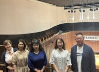 8月21日は日本演奏家コンクールの2次予選の審査に行って参りました。場所はJR新浦安駅直結の浦安音楽ホール。このコンクール、最近非常にハイレベルな戦いになってきています。特筆すべきは受賞者特典で、特に優秀だった受賞者にはプロオーケストラとの共演の機会が与えられるのです。昨年度の受賞者選抜メンバーは、今年１１月にみなとみらい大ホールで東京フィルハーモニー交響楽団との共演です。写真は右から大槻孝志先生、森谷真理先生、私、増田のり子先生、東京音大の同僚・萩原みか先生。