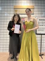 昨夜は東京音楽大学 卒業演奏会を聴きにサントリーホール ブルーローズに。菅門下からは後河内 凛さんが出演。彼女は東京音大有志のミュージカルユニット「シュシュ」で多くの熱いファンを獲得されていて、TikTok界隈では凛さまと呼ばれているらしいです。今回歌われたのは歌劇「リゴレット」から『慕わしい人の名は』。卒業試験で歌ったヴィオレッタとはまた違ったキャラクターをとてもよく表現していらっしゃいました。声楽の技術を持ちつつ、ジャンルの垣根を超えて柔軟に表現される後河内さんの今後のご活躍をお祈りします。